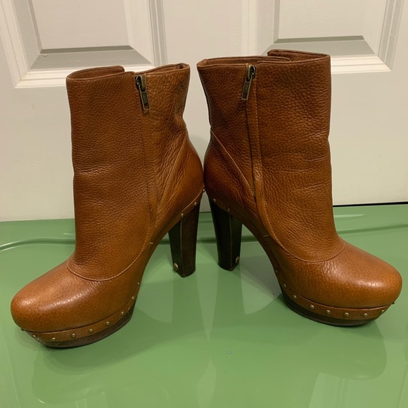 UGG Australia Cosima Mid Brown Leather Stud Ankle Platform Heel Boots Size 9.5 - Picture 2 of 10